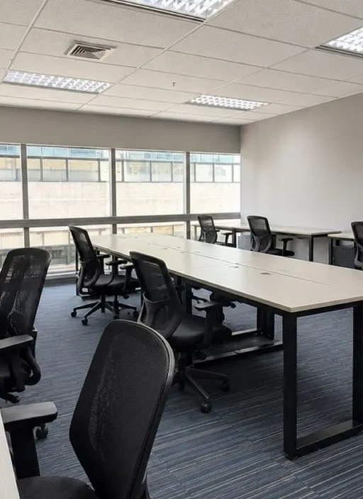 Private office of 38.7 sq.m. with a window, 17th floor, Serm Mit Tower, Asok