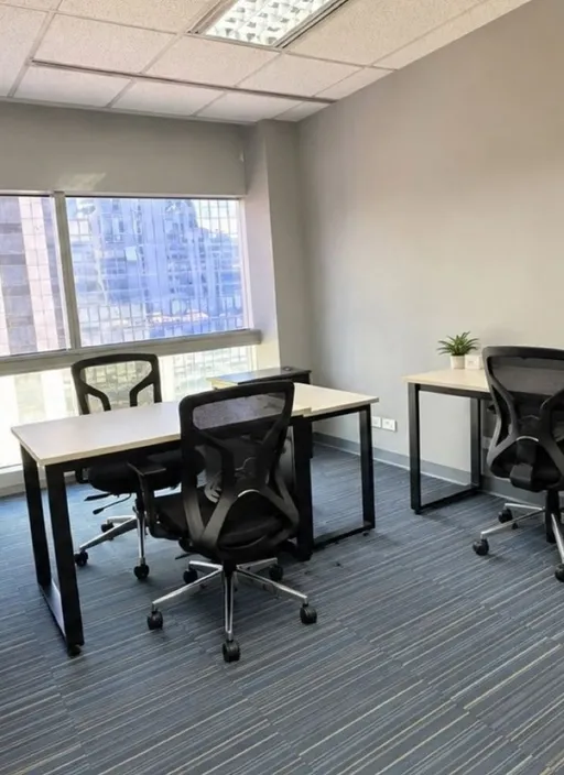 Private office of 16.2 sq.m. with a window, 17th floor, Serm Mit Tower, Asok