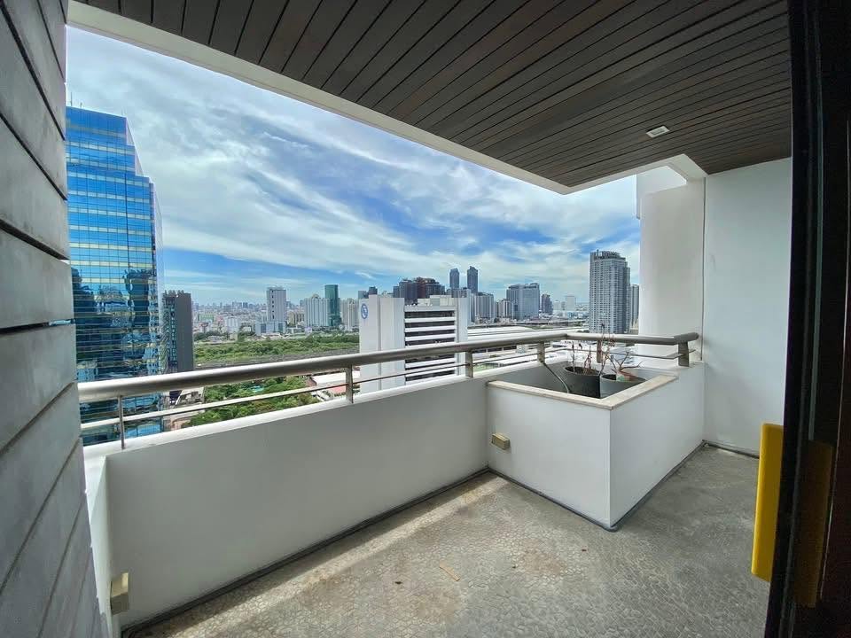 Balcony with city view, 25th floor