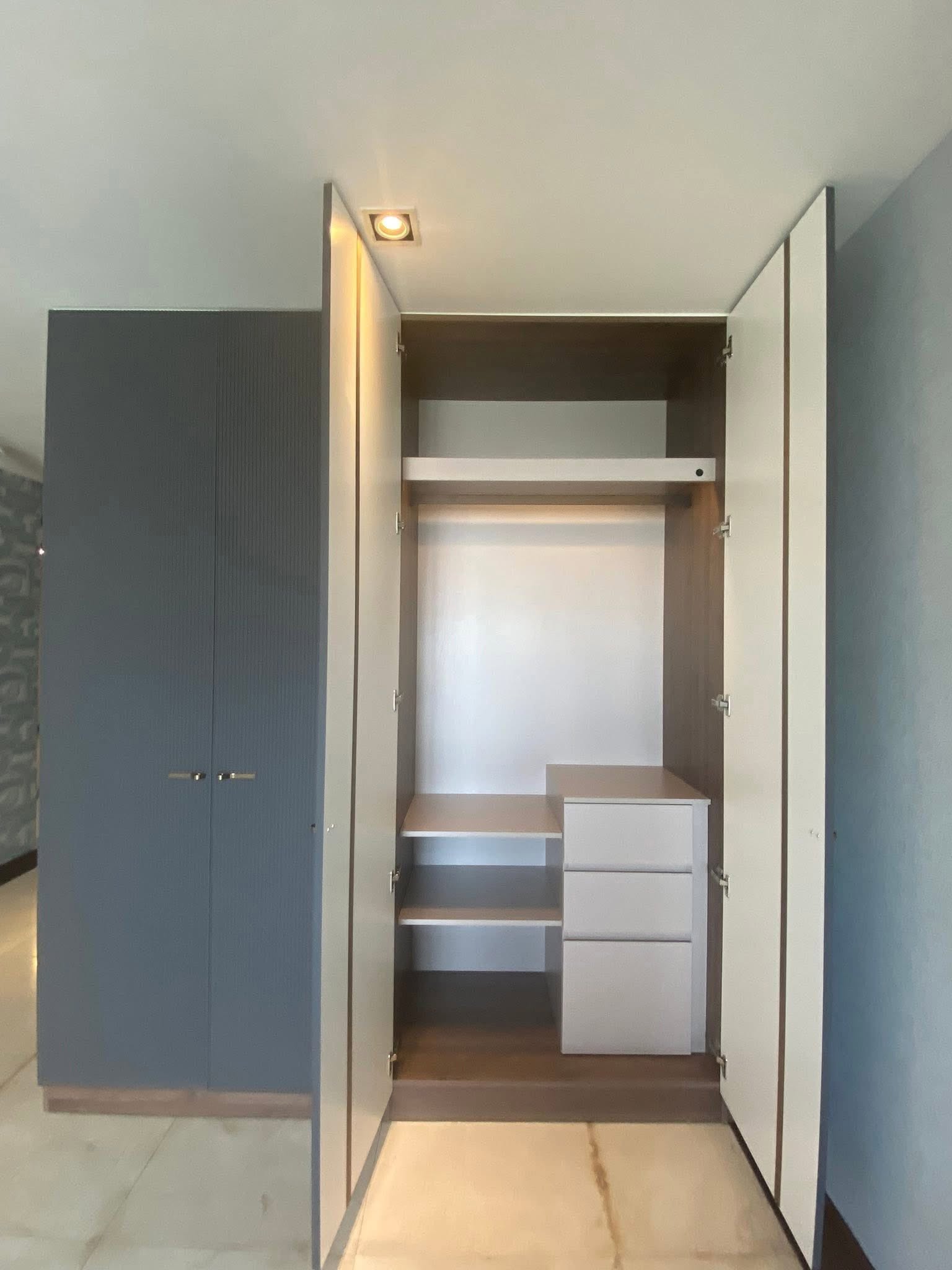 Walk-in wardrobe