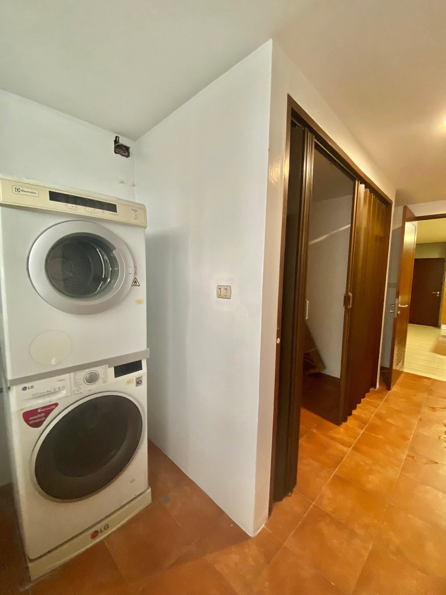 Laundry corner with washer and dryer
