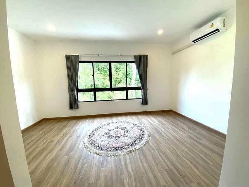 Multipurpose room with wood floor