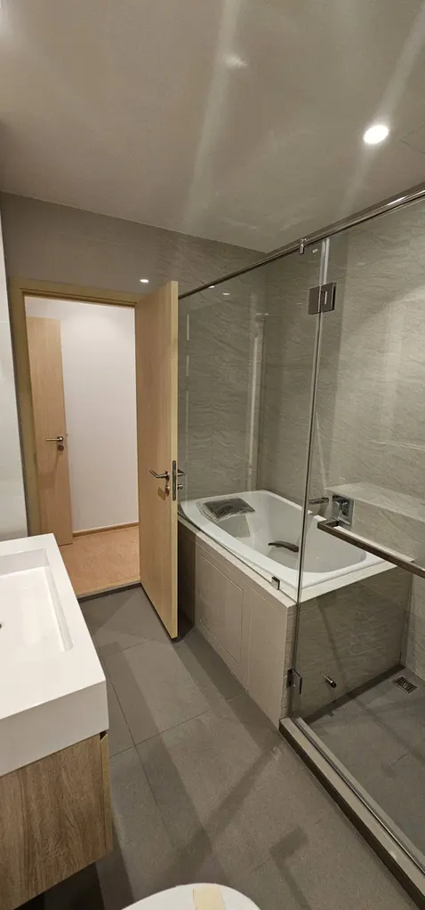 Photo 12 of listing DA-1196555: 2-bedroom condo (60 sq.m.) at Maru Ekkamai 2