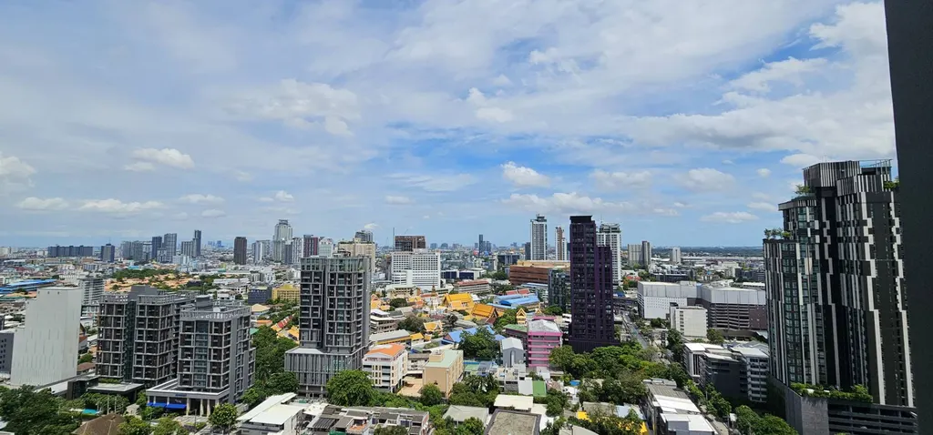 Photo 17 of listing DA-1196555: 2-bedroom condo (60 sq.m.) at Maru Ekkamai 2