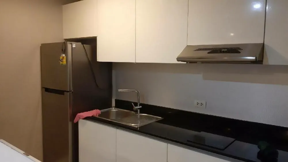 Kitchen of the 1-bedroom condo (50 sq.m.) at Voque Sukhumvit 31 Condominium