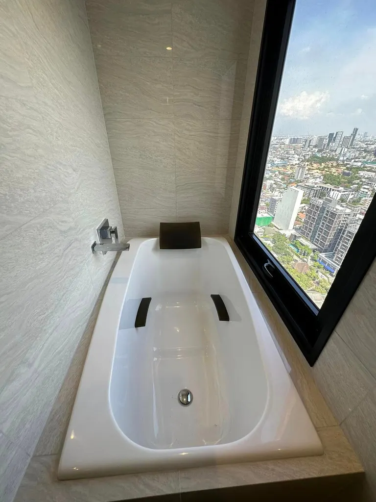 Photo 9 of listing DA-1240762: 2-bedroom condo (76.48 sq.m.) at Maru Ekkamai 2