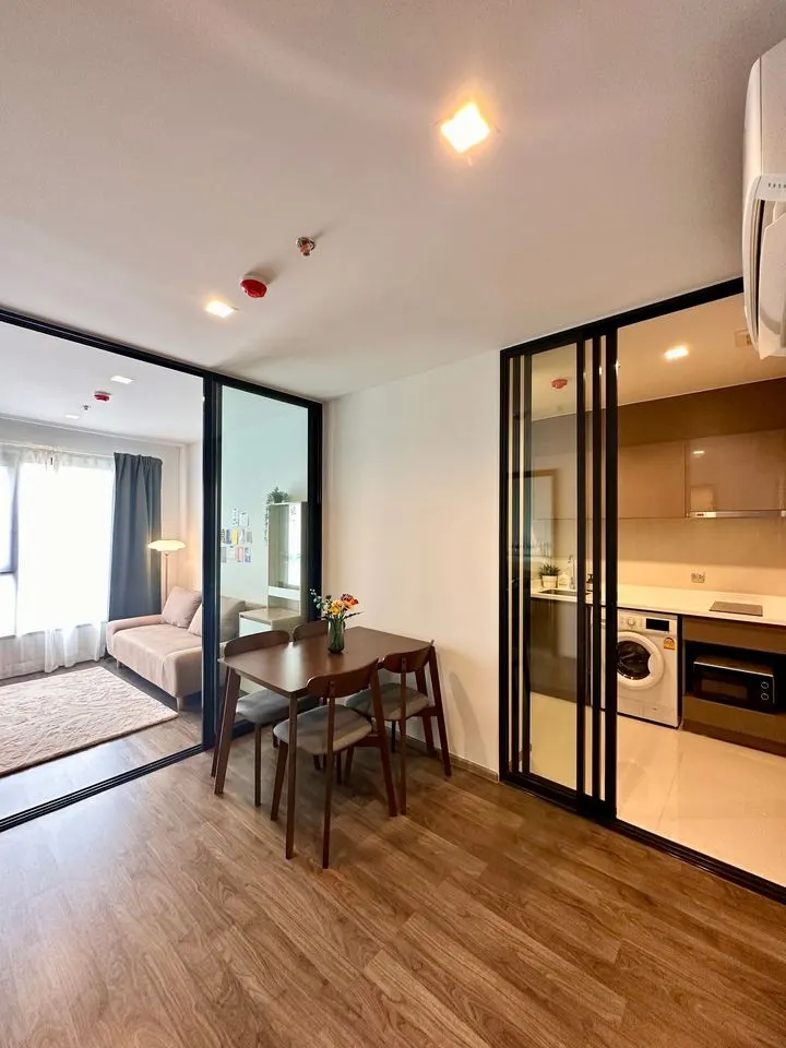 Kitchen (view 2) of the 1-bedroom condo (35 sq.m.) at Life Ladprao Valley