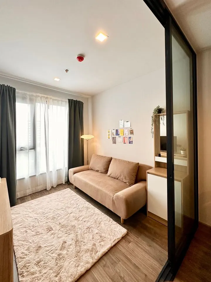 Living room (view 3) of the 1-bedroom condo (35 sq.m.) at Life Ladprao Valley