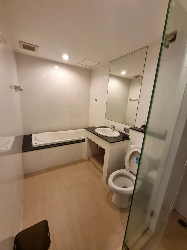 Photo 8 of listing DA-1295666: 1-bedroom condo (46.62 sq.m.) at The Amethyst Sukhumvit 39