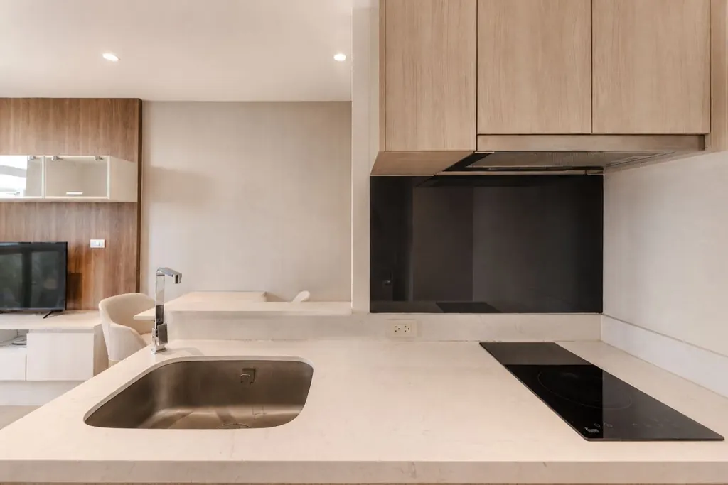 Photo 6 of listing DA-1388303: 1-bedroom condo (28 sq.m.) at Runesu Thonglor 5