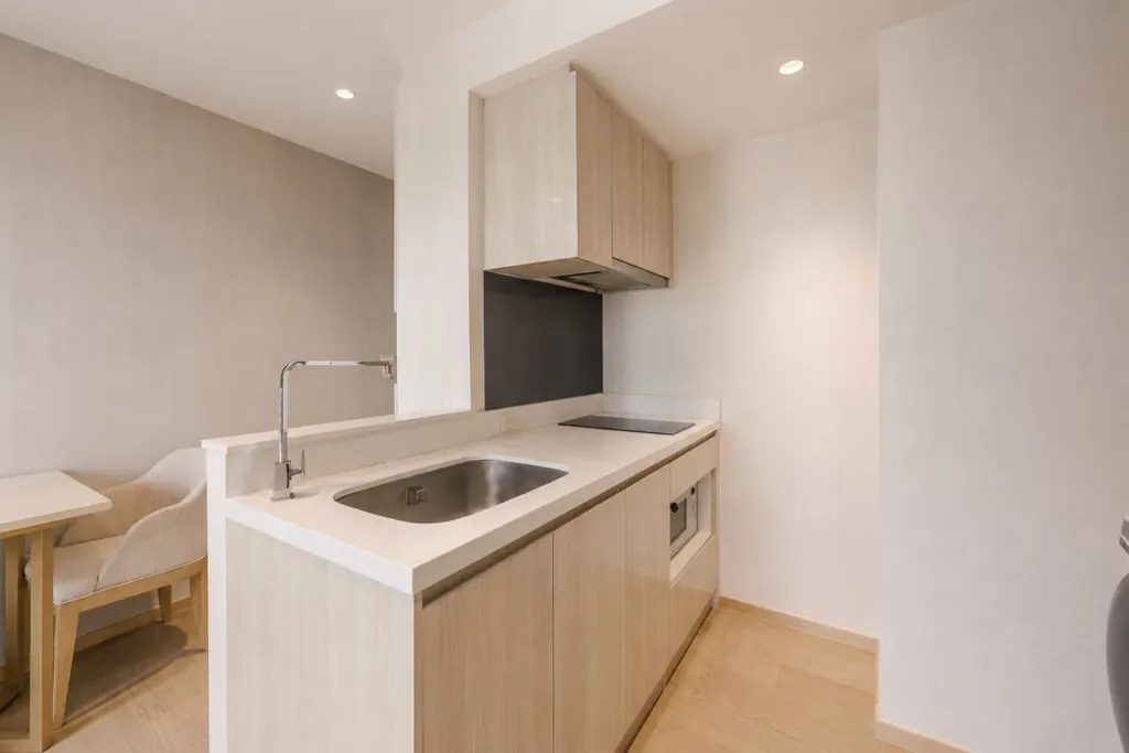 Photo 8 of listing DA-1388303: 1-bedroom condo (28 sq.m.) at Runesu Thonglor 5