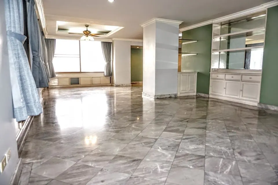 Photo 2 of listing DA-1519716: 3-bedroom condo (286 sq.m.) at Asoke Tower
