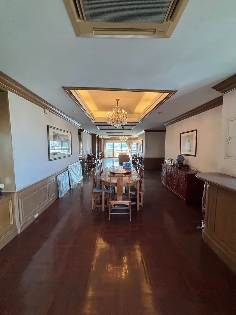 Photo 3 of listing DA-1528437: 3-bedroom condo (326 sq.m.) at Castle Hill Mansion Condominium