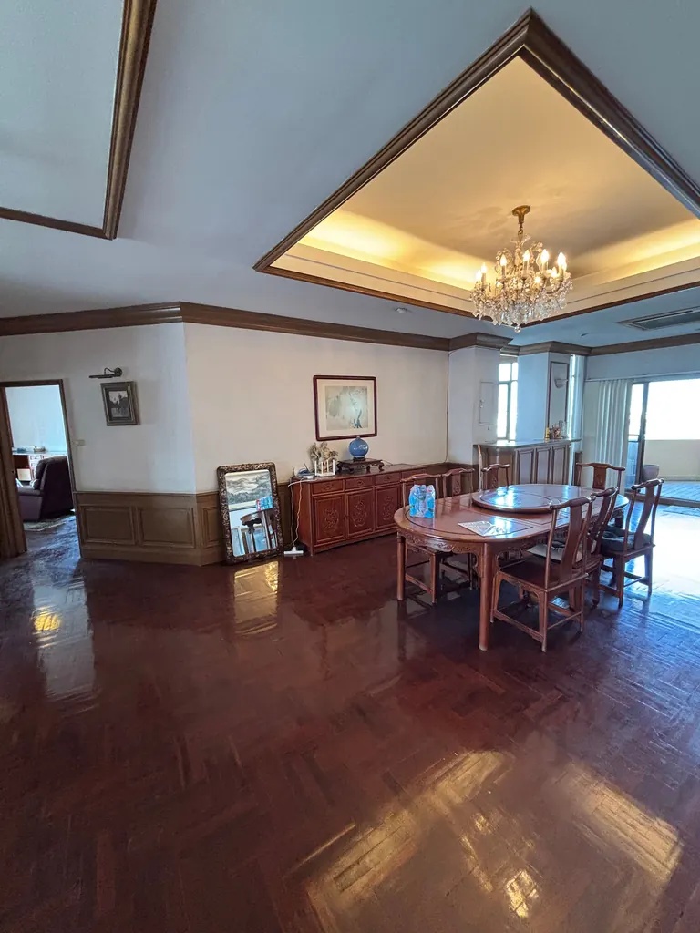 Photo 4 of listing DA-1528437: 3-bedroom condo (326 sq.m.) at Castle Hill Mansion Condominium