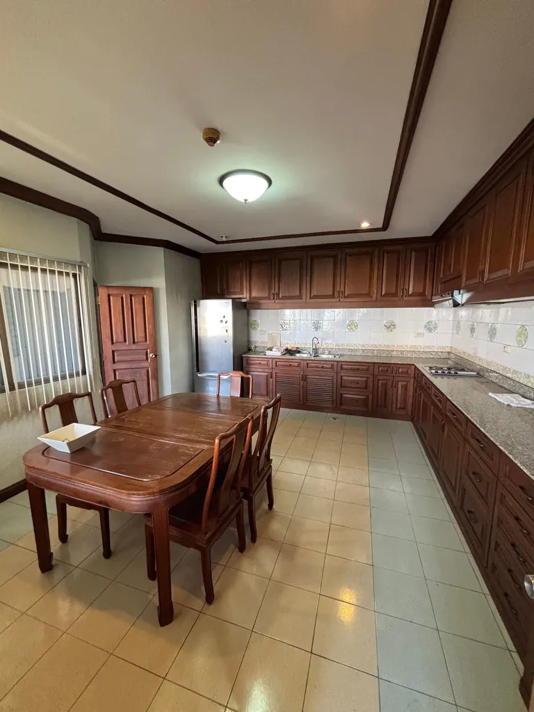 Photo 5 of listing DA-1528437: 3-bedroom condo (326 sq.m.) at Castle Hill Mansion Condominium