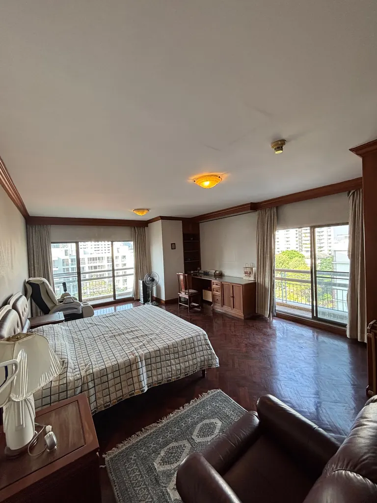 Photo 6 of listing DA-1528437: 3-bedroom condo (326 sq.m.) at Castle Hill Mansion Condominium