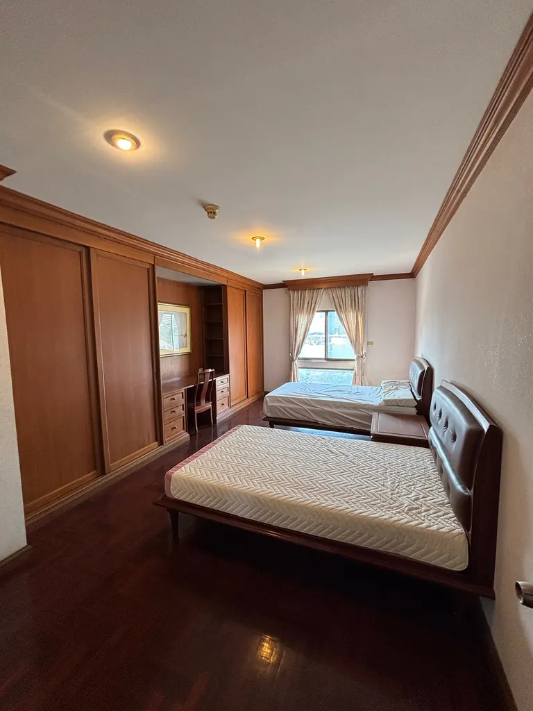 Photo 7 of listing DA-1528437: 3-bedroom condo (326 sq.m.) at Castle Hill Mansion Condominium