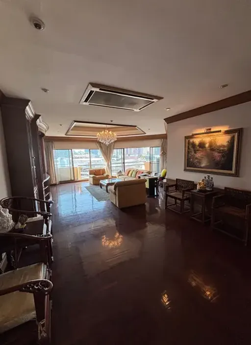 Photo 1 of listing DA-1528437: 3-bedroom condo (326 sq.m.) at Castle Hill Mansion Condominium