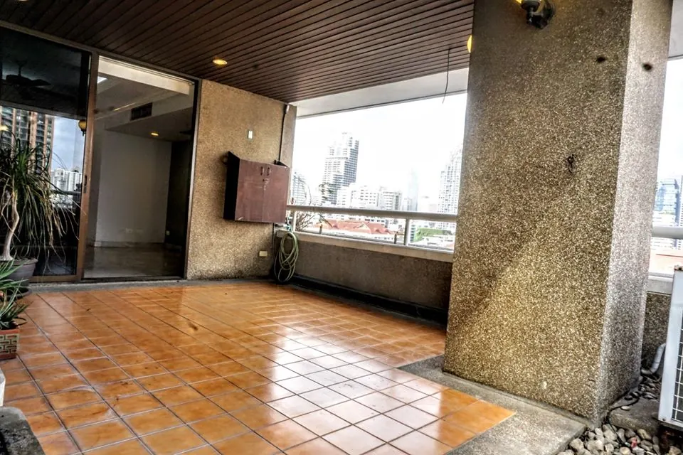 Photo 1 of listing DA-1530998: 3-bedroom condo (286 sq.m.) at Asoke Tower