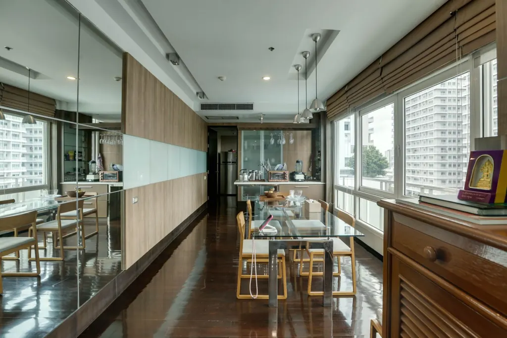 Living room (view 3) of the 3-bedroom condo (140.92 sq.m.) at The Height Condominium