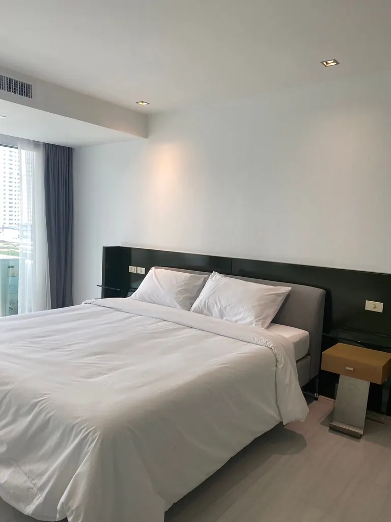Bedroom (view 2) of the 1-bedroom condo (84 sq.m.) at Park Thonglor Tower