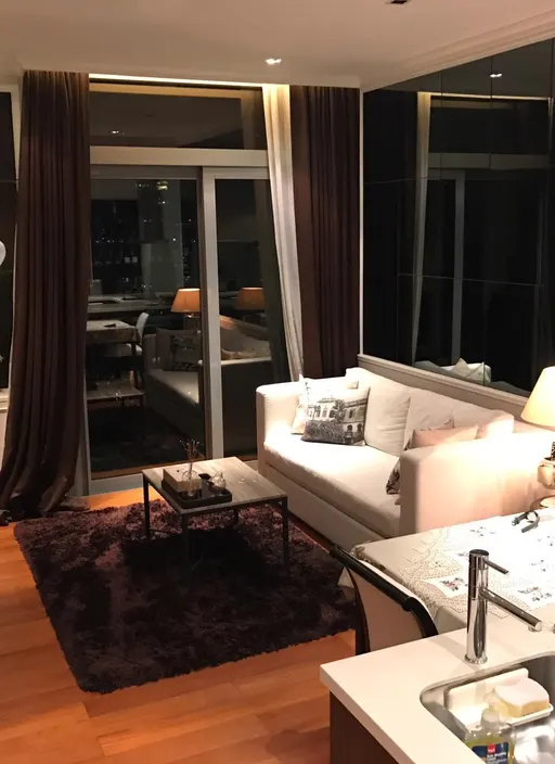 Photo 1 of listing DA-1833827: 1-bedroom condo (56 sq.m.) at Oriental Residence Bangkok Condo