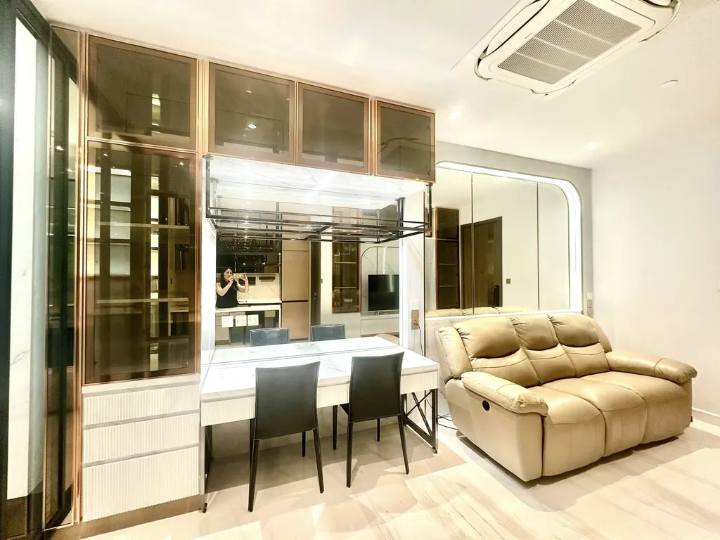 Salon (vue 3) du condo de 1 chambre(s) (45 m²) au Supalai Icon Sathon