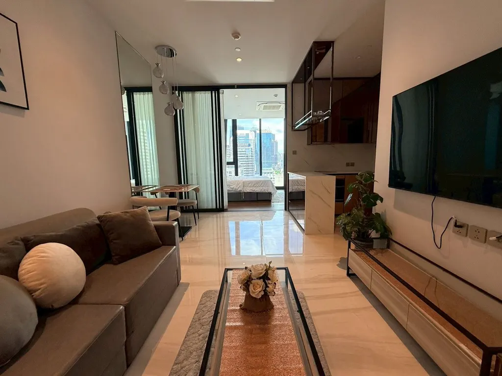 Living room (view 3) of the 1-bedroom condo (44 sq.m.) at Supalai Icon Sathon