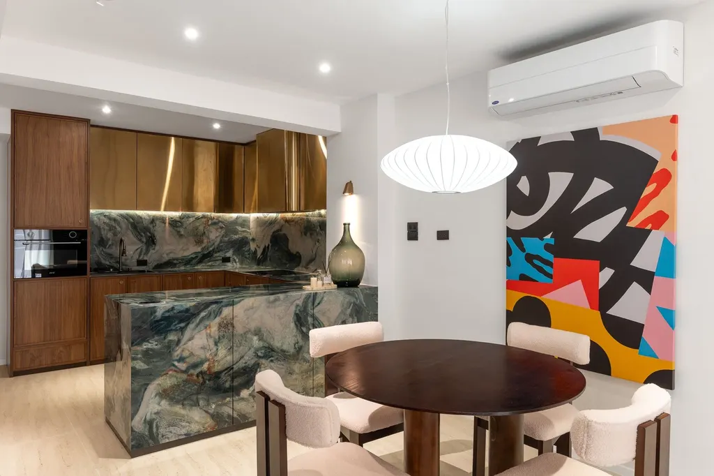Photo 10 of listing DA-2057849: 3-bedroom townhouse (205 sq.m.) in Sathorn