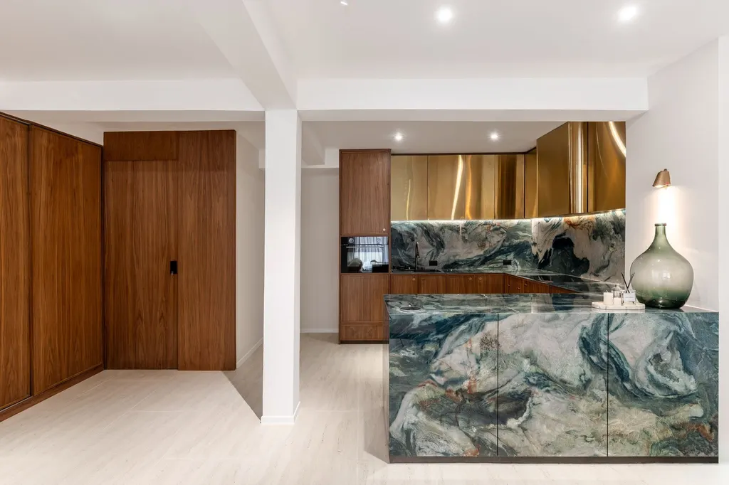 Photo 13 of listing DA-2057849: 3-bedroom townhouse (205 sq.m.) in Sathorn