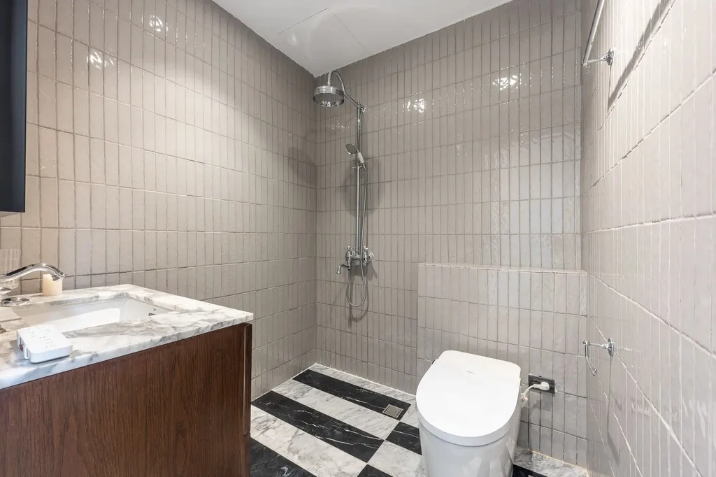 Photo 24 of listing DA-2057849: 3-bedroom townhouse (205 sq.m.) in Sathorn