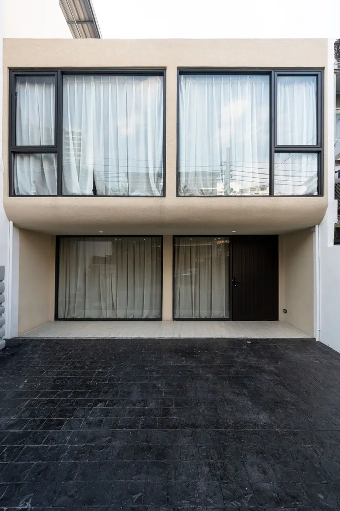 Photo 29 of listing DA-2057849: 3-bedroom townhouse (205 sq.m.) in Sathorn
