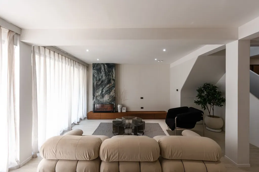 Photo 3 of listing DA-2057849: 3-bedroom townhouse (205 sq.m.) in Sathorn