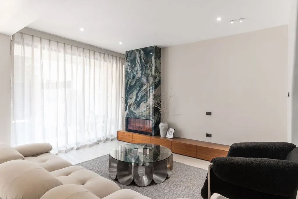 Photo 5 of listing DA-2057849: 3-bedroom townhouse (205 sq.m.) in Sathorn