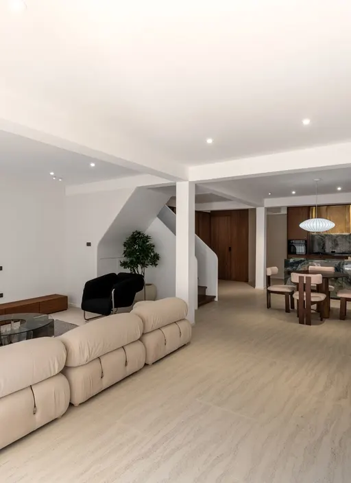 Photo 1 of listing DA-2057849: 3-bedroom townhouse (205 sq.m.) in Sathorn