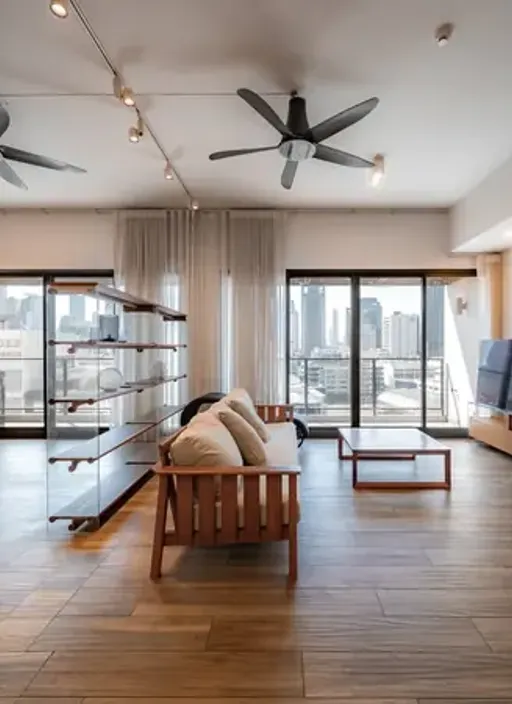 Photo 1 of listing DA-2063321: 4-bedroom condo (175 sq.m.) at The Lofts Asoke