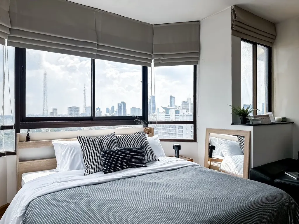 Supalai Oriental Place Sathorn Suanplu 2房公寓（90平方米）卧室（景观2）