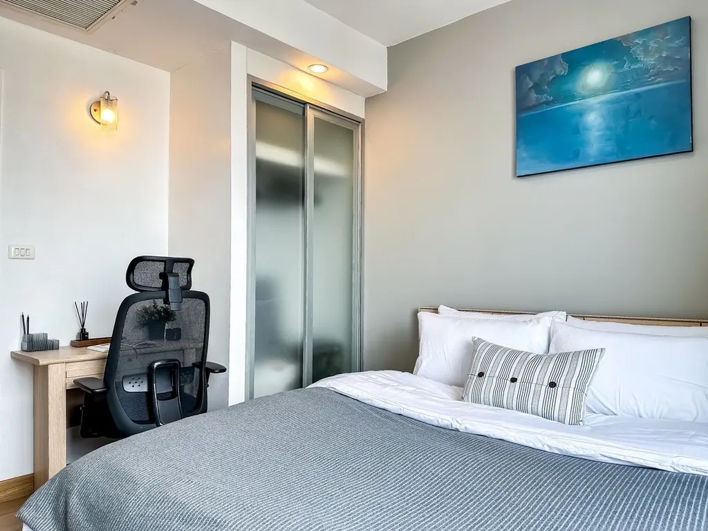 Supalai Oriental Place Sathorn Suanplu 2房公寓（90平方米）卧室（景观3）