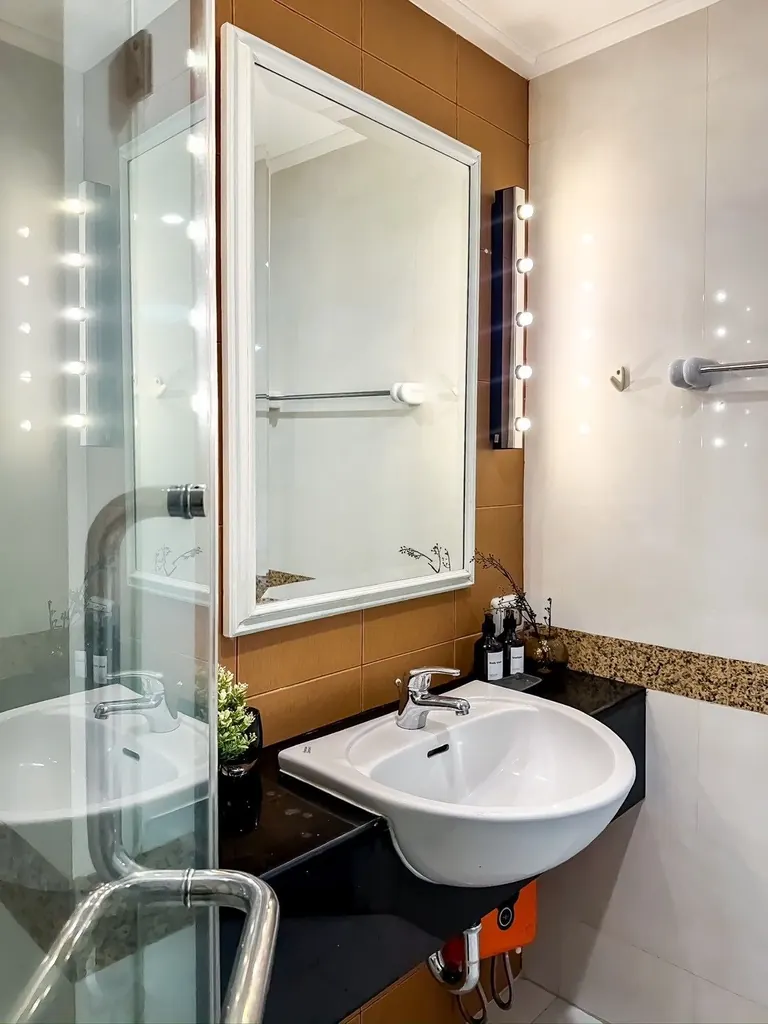 Supalai Oriental Place Sathorn Suanplu 2房公寓（90平方米）浴室