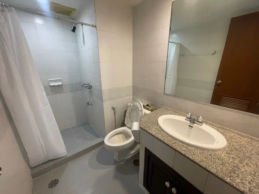 Photo 6 of listing DA-2085070: 2-bedroom condo (80 sq.m.) at Baan Preuksasiri 2 Suanplu Condominium