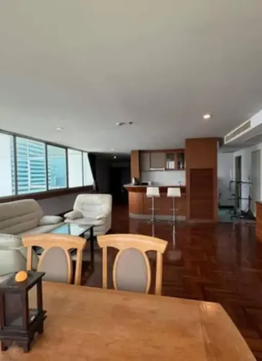 Photo 1 of listing DA-2089716: 2-bedroom condo (138 sq.m.) at Asoke Place