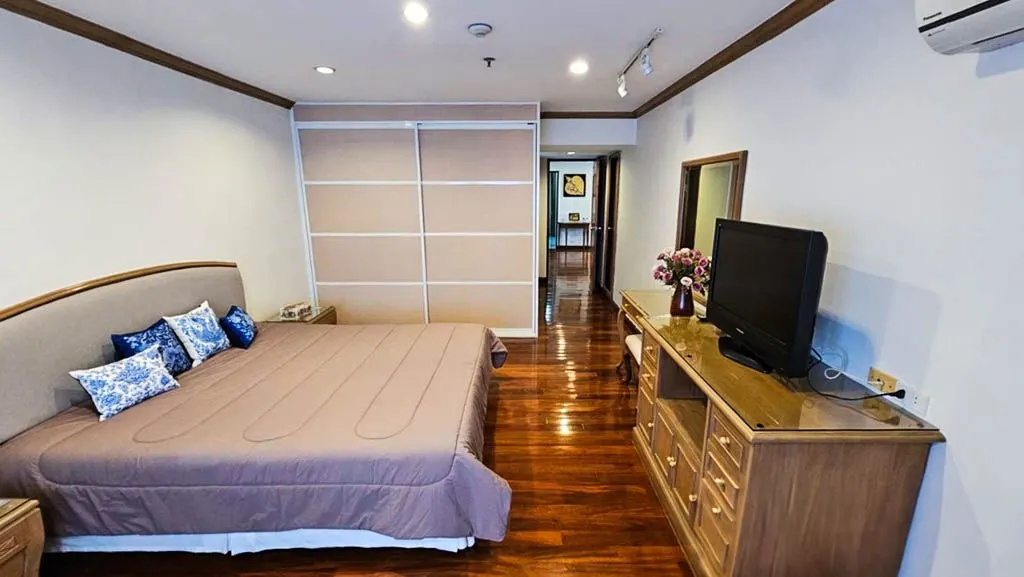 Photo 10 of listing DA-2108267: 2-bedroom condo (136 sq.m.) at Baan Suanpetch Condominium