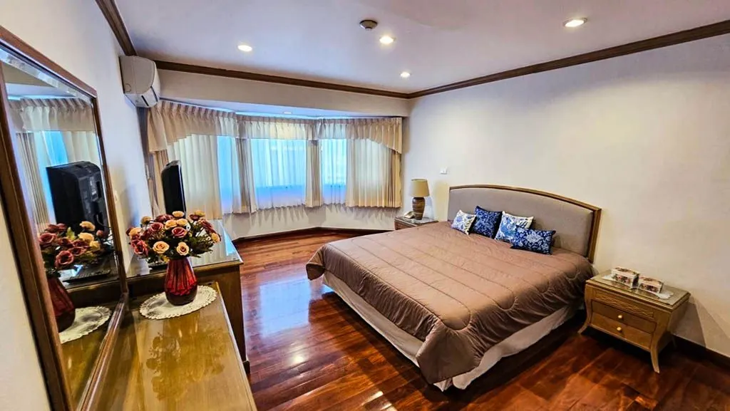 Photo 11 of listing DA-2108267: 2-bedroom condo (136 sq.m.) at Baan Suanpetch Condominium