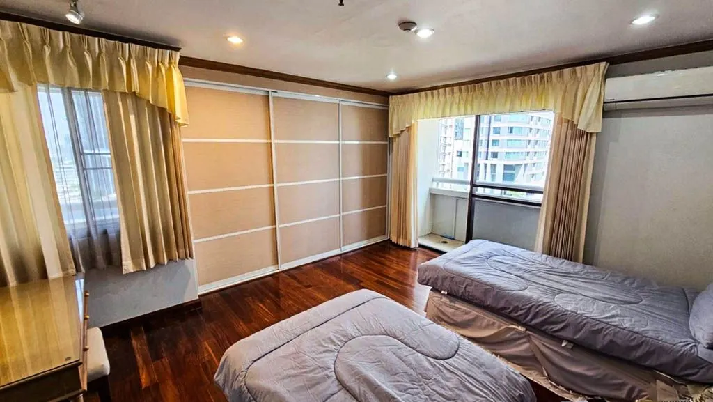 Photo 12 of listing DA-2108267: 2-bedroom condo (136 sq.m.) at Baan Suanpetch Condominium