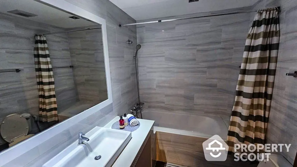 Photo 15 of listing DA-2108267: 2-bedroom condo (136 sq.m.) at Baan Suanpetch Condominium