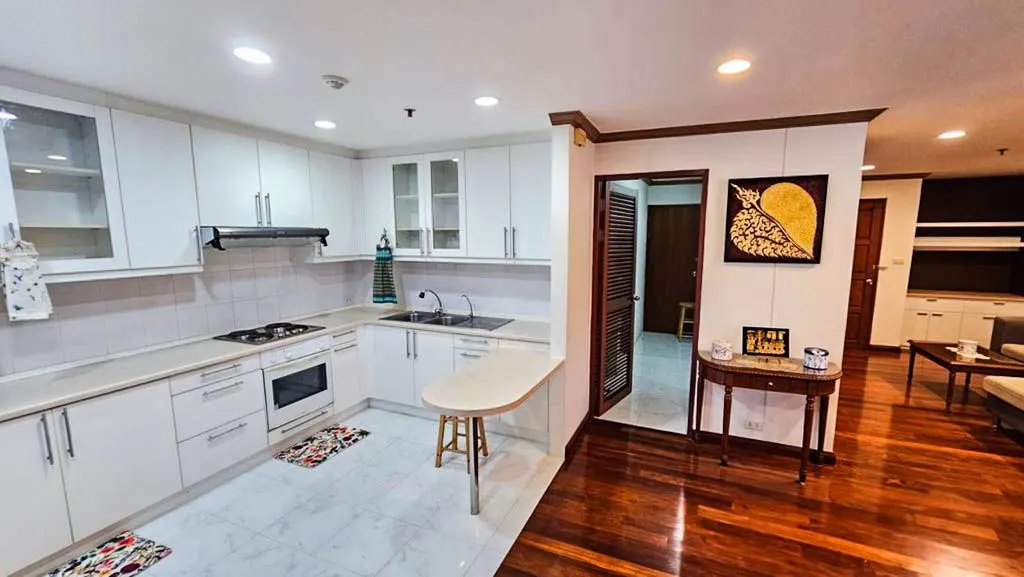 Photo 6 of listing DA-2108267: 2-bedroom condo (136 sq.m.) at Baan Suanpetch Condominium