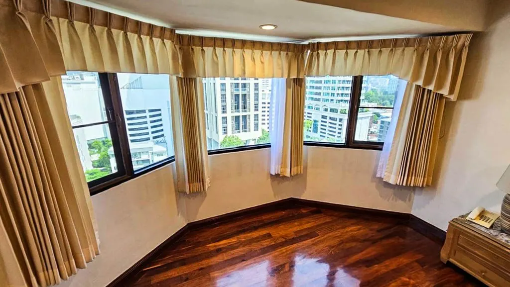 Photo 9 of listing DA-2108267: 2-bedroom condo (136 sq.m.) at Baan Suanpetch Condominium