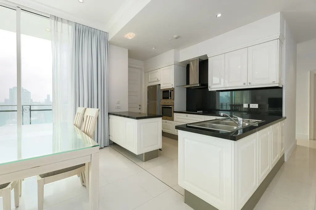 Photo 3 of listing DA-2152724: 2-bedroom condo (111 sq.m.) at Royce Private Residences