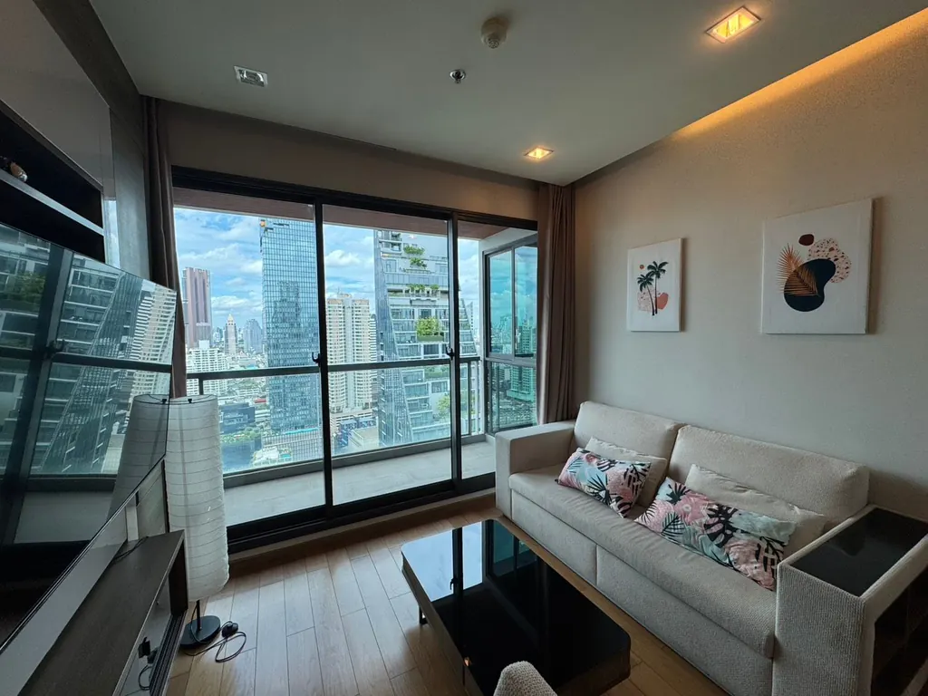 The Address Sathorn ရှိ 2 အိပ်ခန်းပါ ကွန်ဒို (66 စတုရန်းမီတာ) ၏ ဧည့်ခန်း (ရှုခင်း 4)
