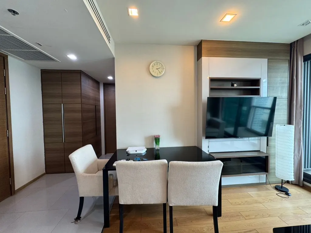 The Address Sathorn ရှိ 2 အိပ်ခန်းပါ ကွန်ဒို (66 စတုရန်းမီတာ) ၏ ဧည့်ခန်း (ရှုခင်း 6)